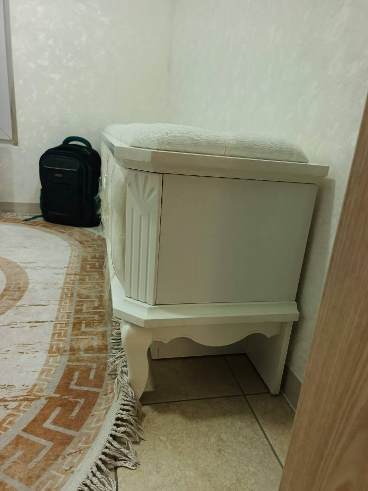 للبيع الزوليه عدد 2 قياسهن 220×160 الوحده ب15 الف اخت الجديدة والشازلونه جديده مكفت بلغرفه السعر 80 الف 
الاتصال وات ساب ***********
