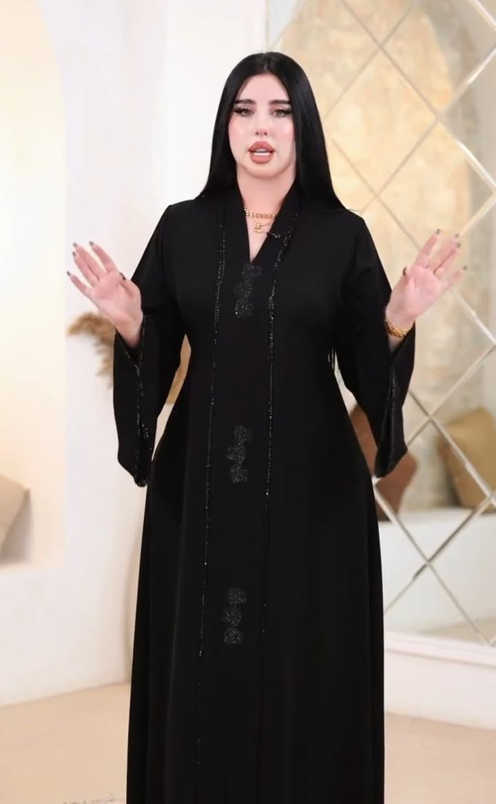 عباية قماش انترنت كويتي فاخر بلون أسود فاحم، خامة راقية ناعمة وانسيابية تعطي شكل أنيق ومرتب، مع قوام قوي يثبت ويظهر الفخامة. مناسبة للاستخدام اليومي والمناسبات، وتجمع بين البساطة والرقي.
تلبس من وزن ٦٠ لحد ١١٠
قياسات M/L/XL/2XL/3XL

📦 متوفر توصيل جميع مناطق ب5000 فقط 
⚠️ شرط الفحص عند الاستلام بوجود المندوب للتأكد من المصداقية وجودة القماش قبل الدفع


**إذا كنت صاحب هذا الإعلان وتريد حذفه لأي سبب، رجاءا أرسل رسالة إلى الدعم الفني**