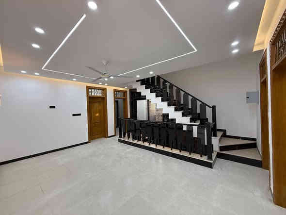 ‏‎‏‎دار للبيع او المراوس في النجف الاشرف
حي الجامعه
مساحه الدار  ١٦٠ م 
شارع ١٠ بناء درجه اولى vip
 طابقين ٤ غرف نوم
قرب المركز الصحي 

‏‎  للاستفسار مراجعة مكتب العطاء للوساطه العقاريه في حي السلام شارع ابو الدجاج 
او الاتصال 
‏‎*********** (يتوفر واتساب)
