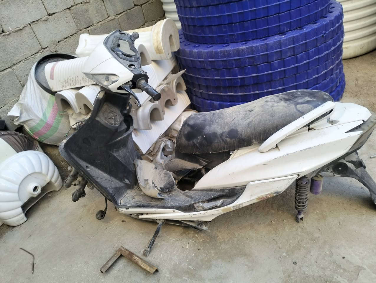 سلام عليكم عندي شاصي سكنس
بي سوادات كامله كم كفر هم بي كشن بك لايت اشاير ضغيره بي ول بل فيديو موجود كله ب 75 وبي مجال كربلاء بوبيات *********** بي واتساب
