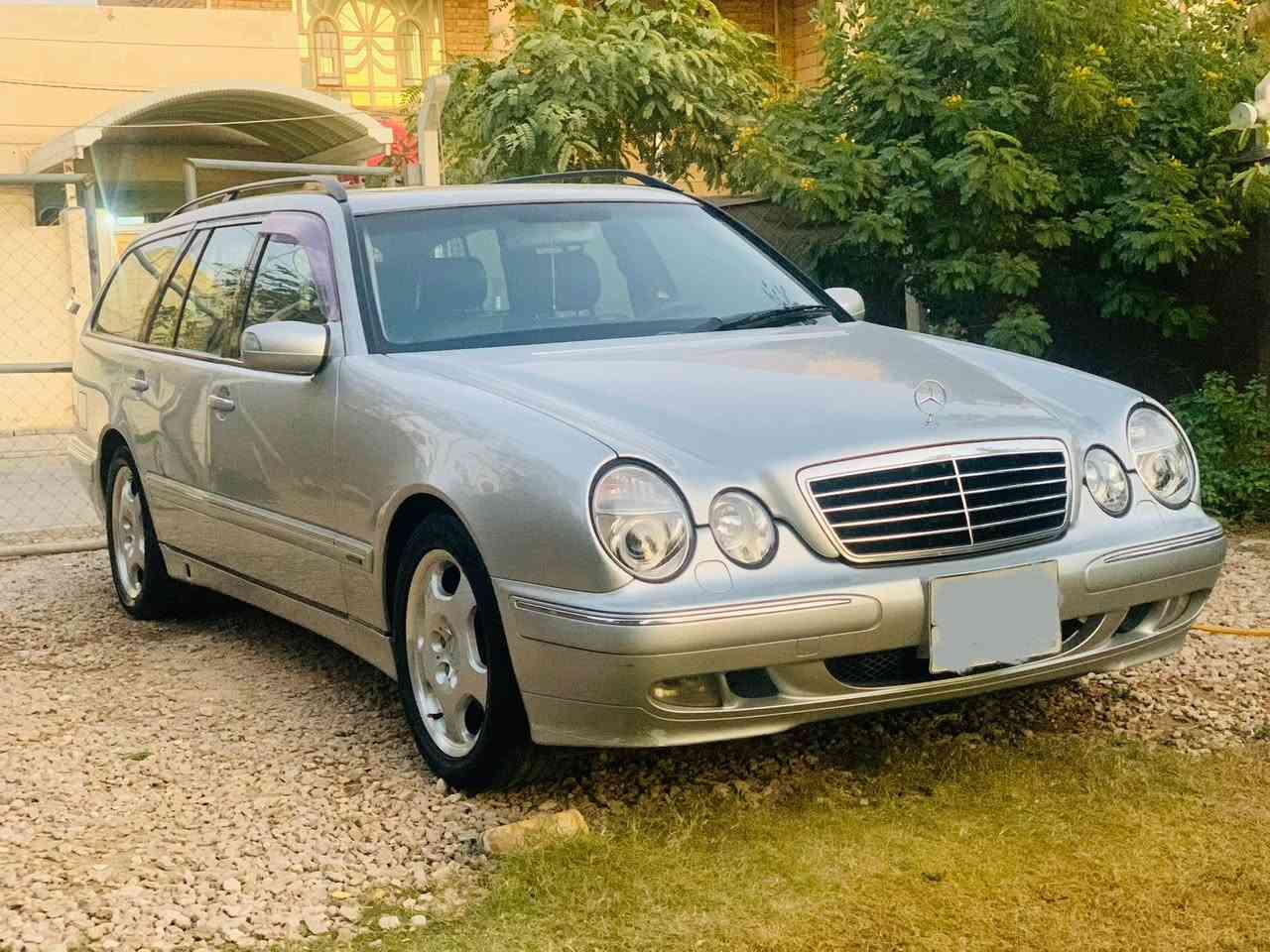 للبيع مارسدس ام عيون W210 430 ستيشن موديل 2001
8 سلندر فول مواصفات افنگارد
 وارد اليابان سيارة بلادية بدون صبغ بدون تبديل بدون تعديل كشنات جلد 
تحكم كشن كهرباء
 مري شفط 
كشنات خزن ميموري
جام اخضر بلادي
 فتحة سلايد روف 
ويل  17 بلادي 
جام اوتوماتيك 
واهل المصلحة يعرفون مواصفات الافنكارد 
رقم سليمانية سنوية بأسمي 
السعر المطلوب 140

‭0777 008 1144‬
***********
