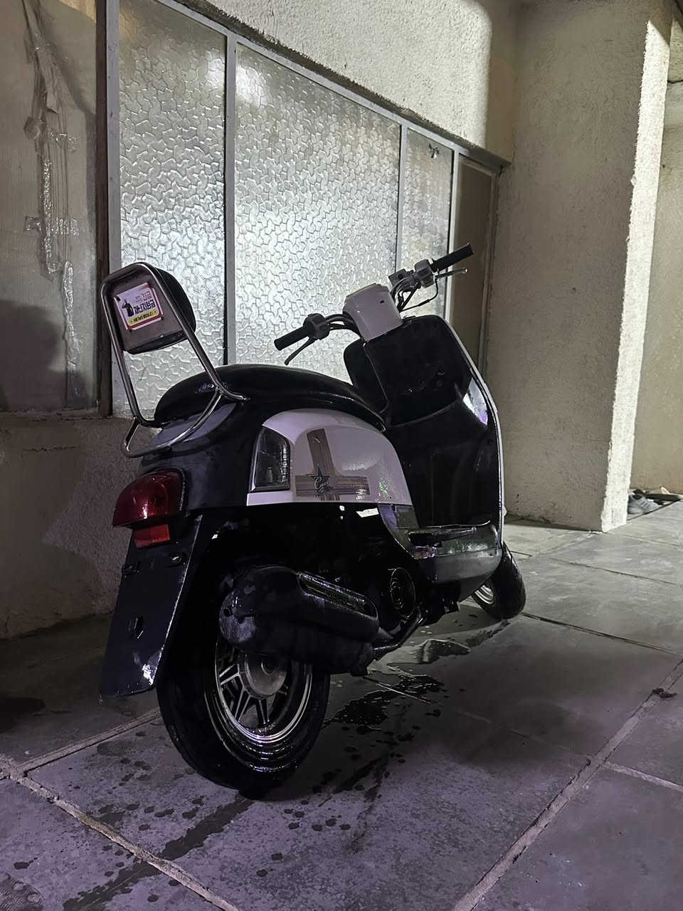 عليكم دراجه ماكس بوليس دراجه رمبه صارلها3اشهر من نزلتها من رمبه دراجه كلشي شغال بيها نكره سلف هورن سيدان وياله نجمه دراجه مال جناي كامله مكمله طك سويج واطلع سعرها975وبيها مجال لشراي ***********
