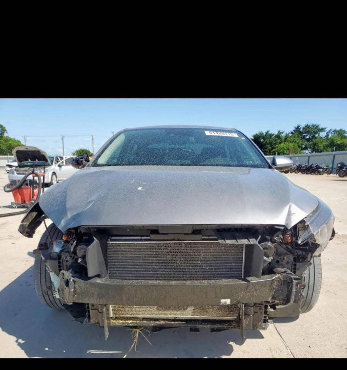 كيا فورتي نص فول
موديل 2024
وارد امريكي السياره دخول جديد ما مرقمه بعدهي
حادثها باب الخلفي اليمنه تم تبديله والبنيد شويه متضرر وموضح بالصوره  نقصها بس الدركه وكيلون الباب 
بدون دواخل بس الايرباك مال الدركه طاك ورجعته سستم 
ماشيه ٢٥ ميل 

مواصفات
محرك 2000 دوش المرغوب
شاشه
تحكم ستيرن
انضمه قياده
رادار امامي خلفي
نقطه عمياء
كير مكينه تبريد تدفئه حداديه بدون اي نقص
السعر 145$ وبيها مجال بسيط 
مكاني بغداد - الحريه
***********
واتساب فقط
