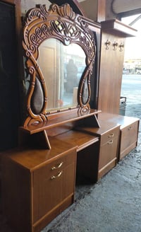 ميز تواليت • زاوية ملابس • الموصل الجانب الايمن