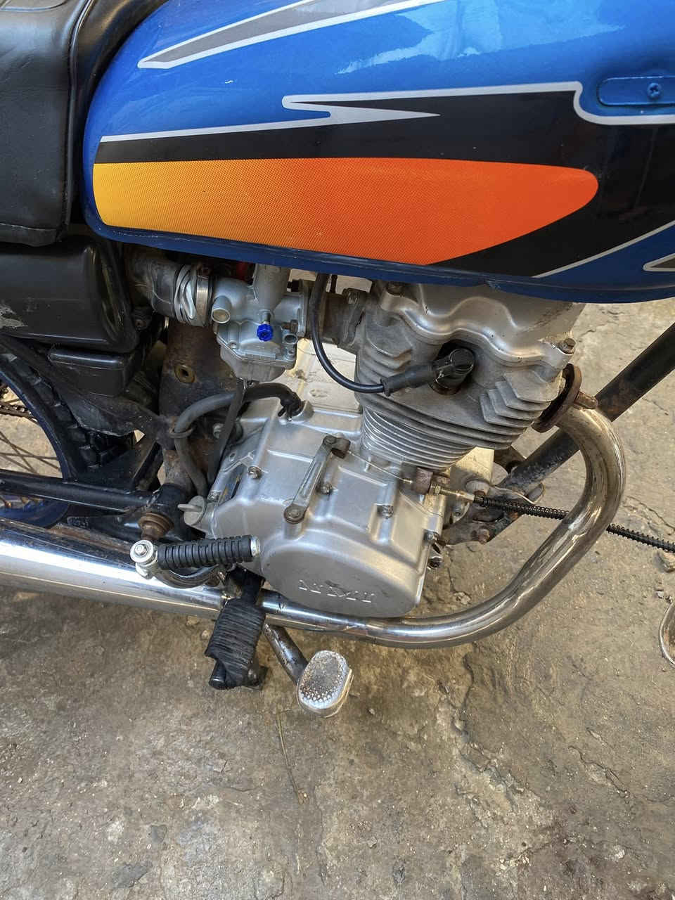 سلام عليكم للبيع دراجه ايراني نامه كلك مكينته كلش نضيفه وحلوه ونهضته قويه وكهربائياته كامله ناقصه بس اشاير،سعره 450 الف وبيه مجال مكاني الحيانيه 
الرقم ***********
