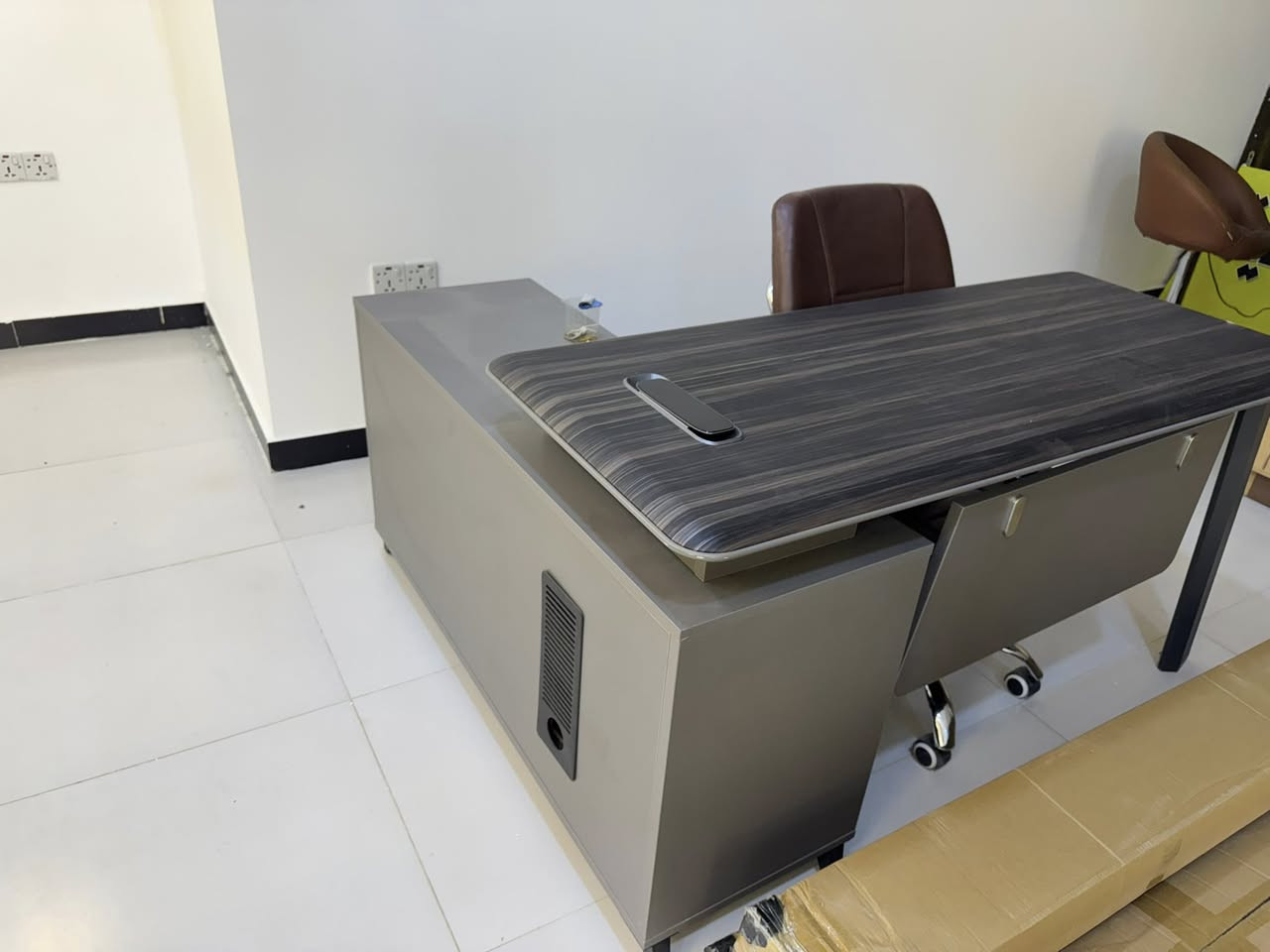 للبيع
***********
معرض تركي نظيف جدا جدا
ميز مكتبي زاويه رصاصي جديد تركي ثقيل
معرض تلفاز تركي ثقيل جديد
ميز مكتبي نظيف جدا جدا
