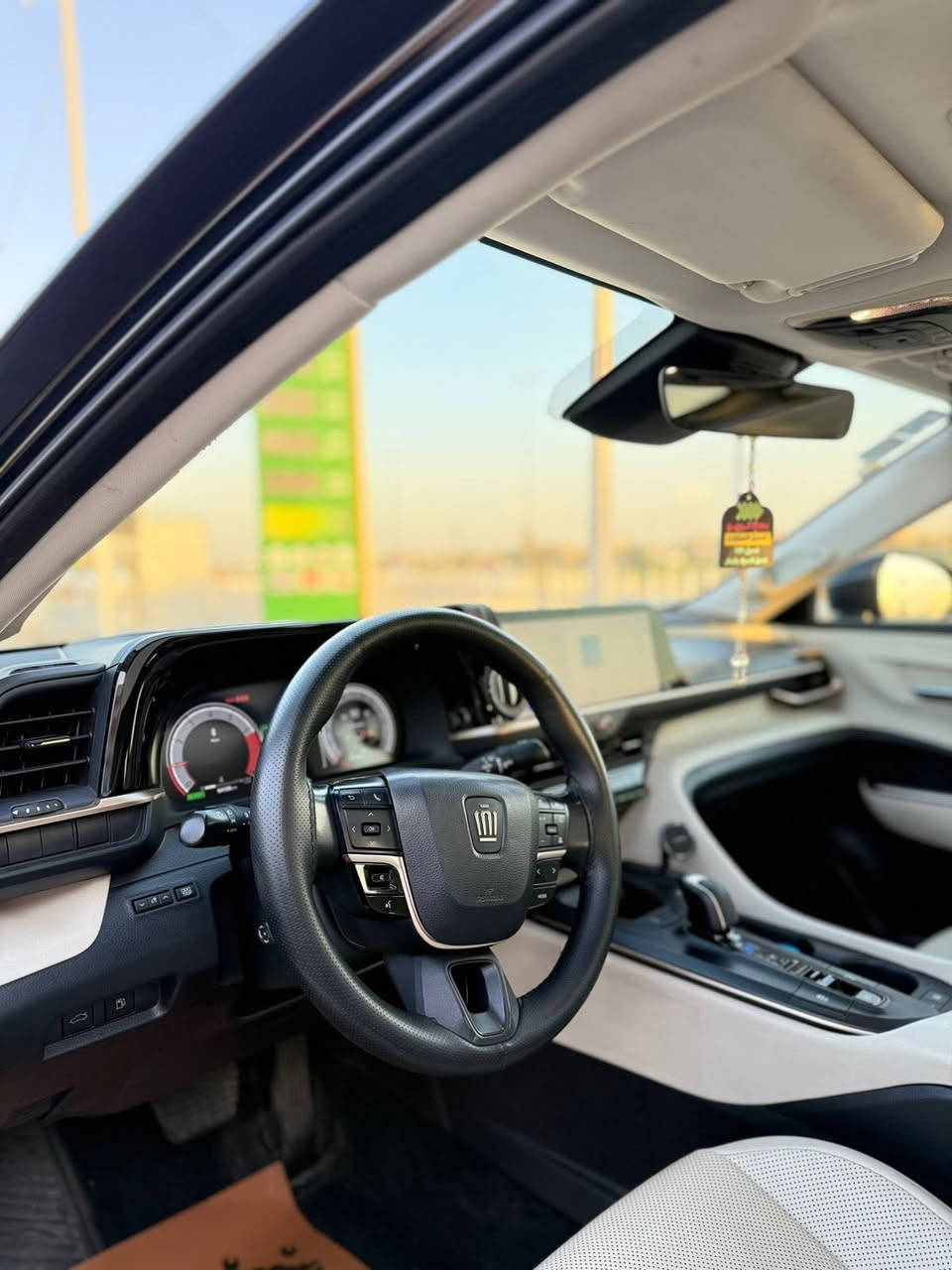 السلام عليكم
تيوتا كراون (ماجستا) موديل 2023 
خليجي وكاله عبد اللطيف 
السياره مكفوله عدا شخط  صغير ب باب مال صدر 
سياره رقم بغداد 
السياره مغلفه ب الكامل ppf امريكي اصلي 
ماشيه 67 الف 
موصفات
 ابواب و صندوق شفط 
ويل حجم 21 
داتا شو 
توقف ذاتي 
تحديد مسار 
سياقه ذاتيه 
6 وضعيات قياده 
وبعد بيها هواي موصفات 
سياره باسمي تحويل ثاني يوم 
مكاني بغداد 
السعر :335ورقه و بيها مجال
الاتصال على رقم ***********
