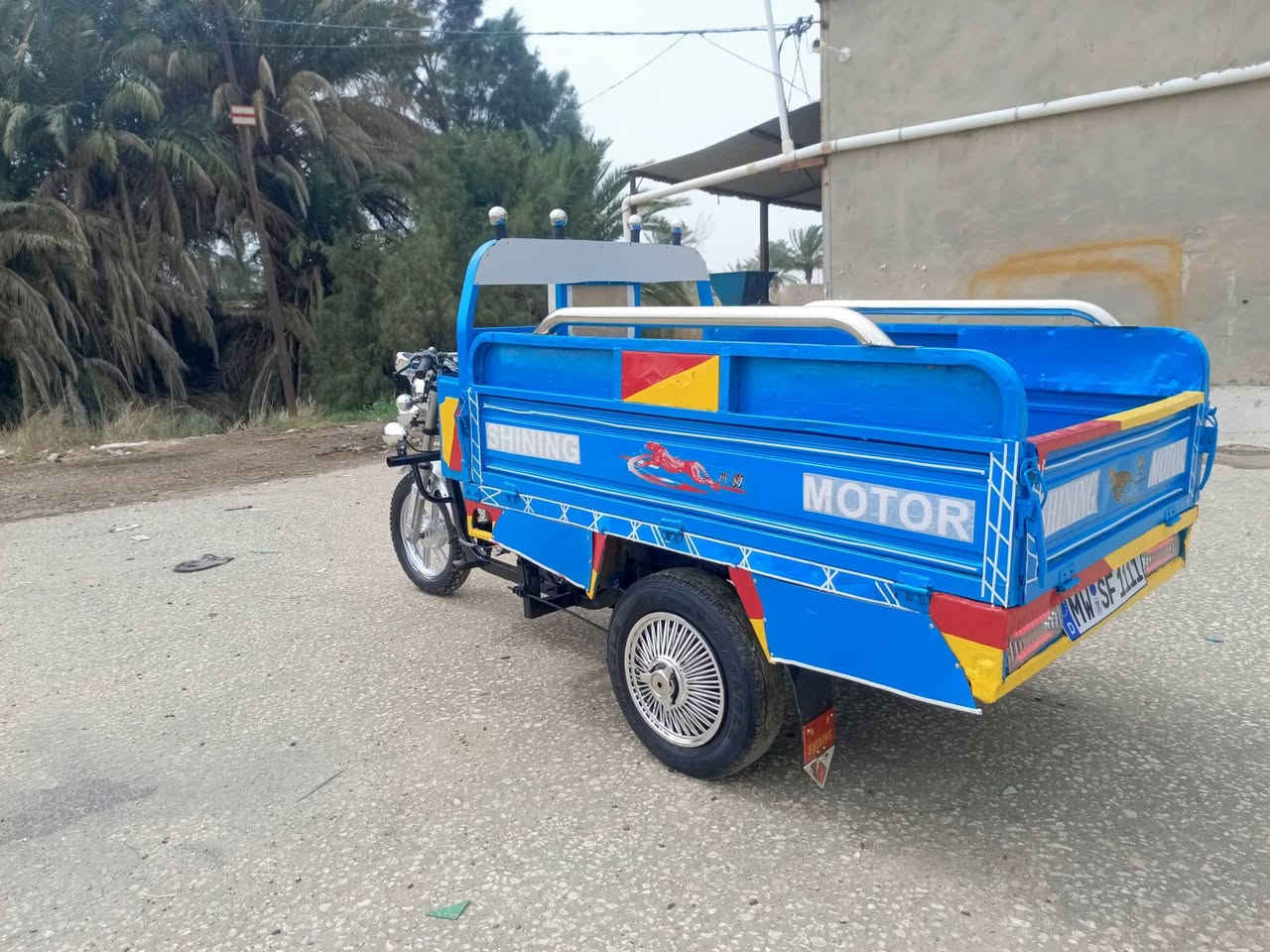 السلام عليكم ستوت للبيع موديل 21 ستوري حلوه وجاهزه كهرباء شغاله مقفوله شاصي رقبه اورق اصولي كان بابل الشوملي سعر 1450 وبيها مجال ***********
