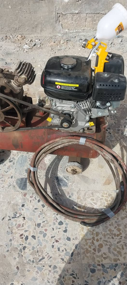 السلام عليكم  كمبريسر ١٠٠ بنزين مثل ما موضح بالصور ملحقاته صونده كتان ١٥ متر مع مسدس صبغ انجيكو السعر المطلوب ٣٠٠ لاستفسار ولغرض الشراء الاتصال *********** العنوان بغداد
