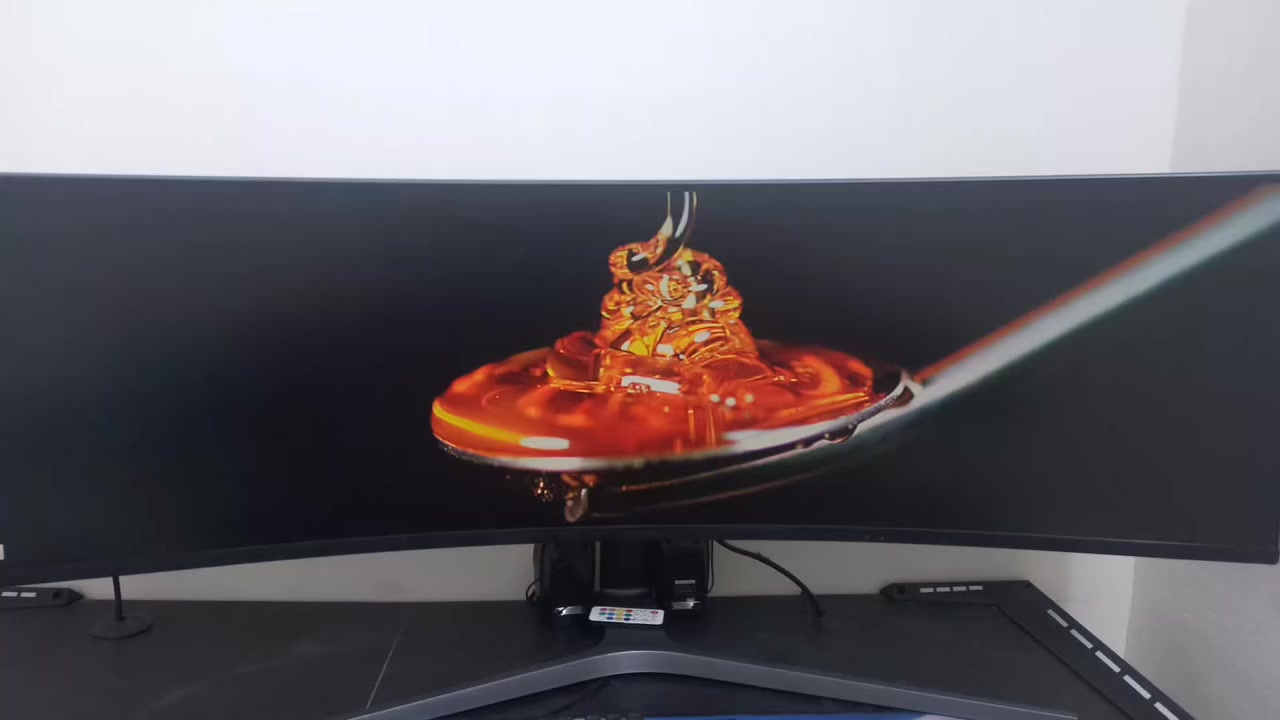 السلام عليكم شاشه  Samsung 49 G9 ultra  مراوس بشاشه OLED فقط  متواجد واتساب ***********. ادمن وافق ورده 🌹❤️
