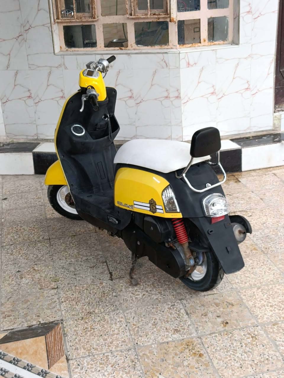 السلام عليكم
مااكس بوليس  ياباني 120
 (محرك ما مفتوح   بلادي شرط الفحص)
 دراجه فوول نضافه وكفرات بلاد كله مختمه
شلعه ومعدل  110 فوول متنكض
كلشي شغال وعل بلاد سلف  اشاير كلوبات سكنات شاشه و عينه  عداد السرعه شغال عداد البانزين شغال  اي نقص ما بيهه 
احلا من صور بالف مره 
سعر 850 وبيهه مجال 
شراي يتصل
مكاني بصره 
 
  ***********
