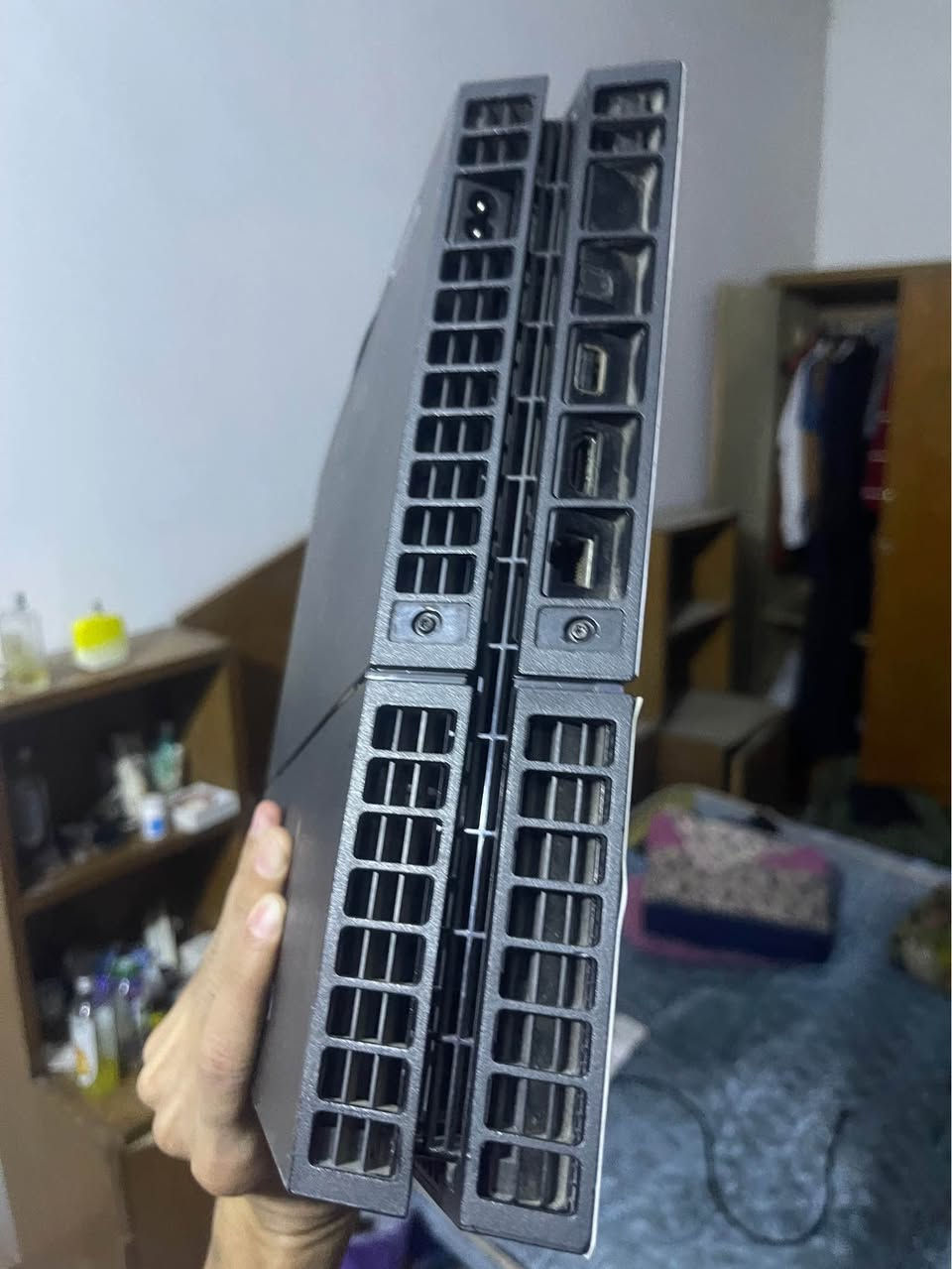 بلي 4   مهكر قرص  نص تيرا    شغال طبيعي  تاخذه على الفحص وكل مشكله بالألعاب ما بي 
 مع يو بي اس يحتاج بطارية ويدات 2 بي 4العاب وبعد يتحمل العاب 
السعر 275 بي مجال   للشراي 
مكاني حي اور  ام  الكبر مقابيل المدينة  قطاع 26 
اكو توصيل شرط الفحص امام المندوب 
*********** بغداد, العراق
