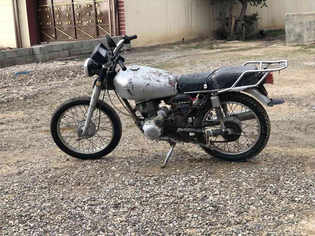 سلام عليك موطور لل بيع 
المحرك ٢٠٠
جوز تواير البارحه شديتهن
هندل واحد شرط  السعر خابرني وتدلل عليه 
 ملاحظه هوه شغال بس عايزو لاستيكه  الي تصير بين الكابريته ول شوته ***********
