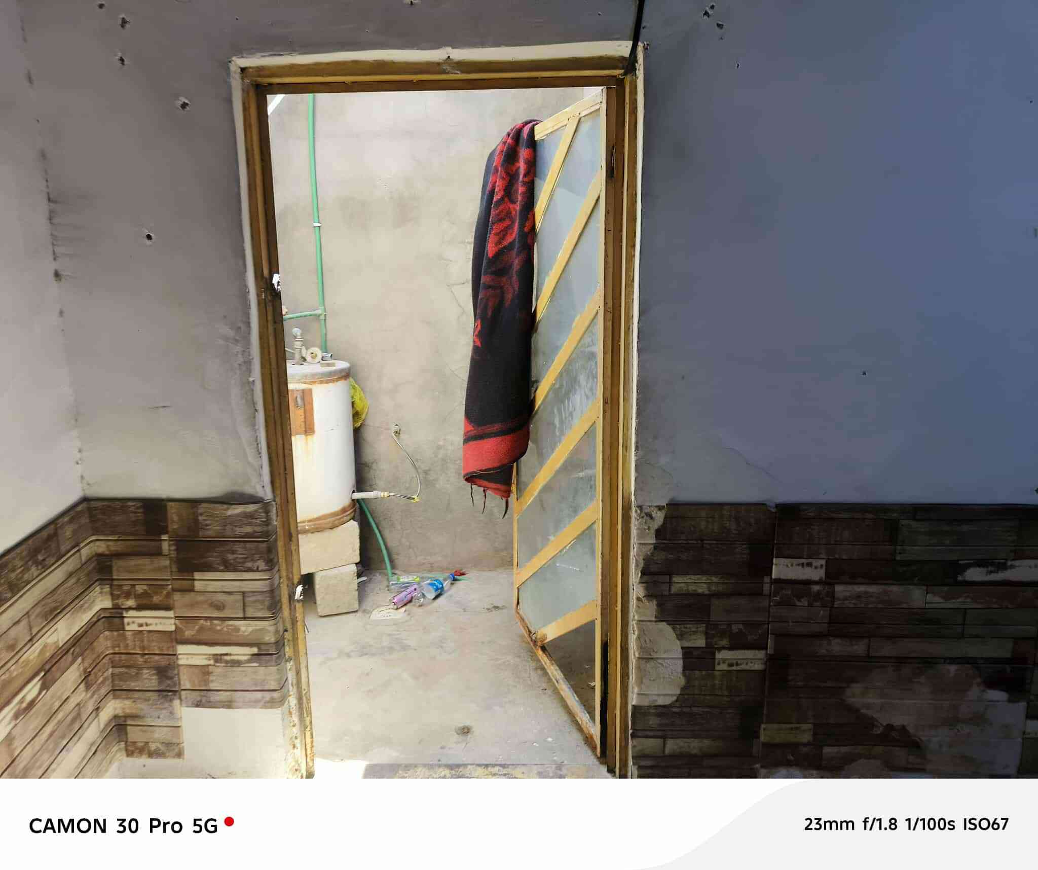 لبيع بشارع لمطار لقديم ١٢٠ متر جاهز لسكن ***********
