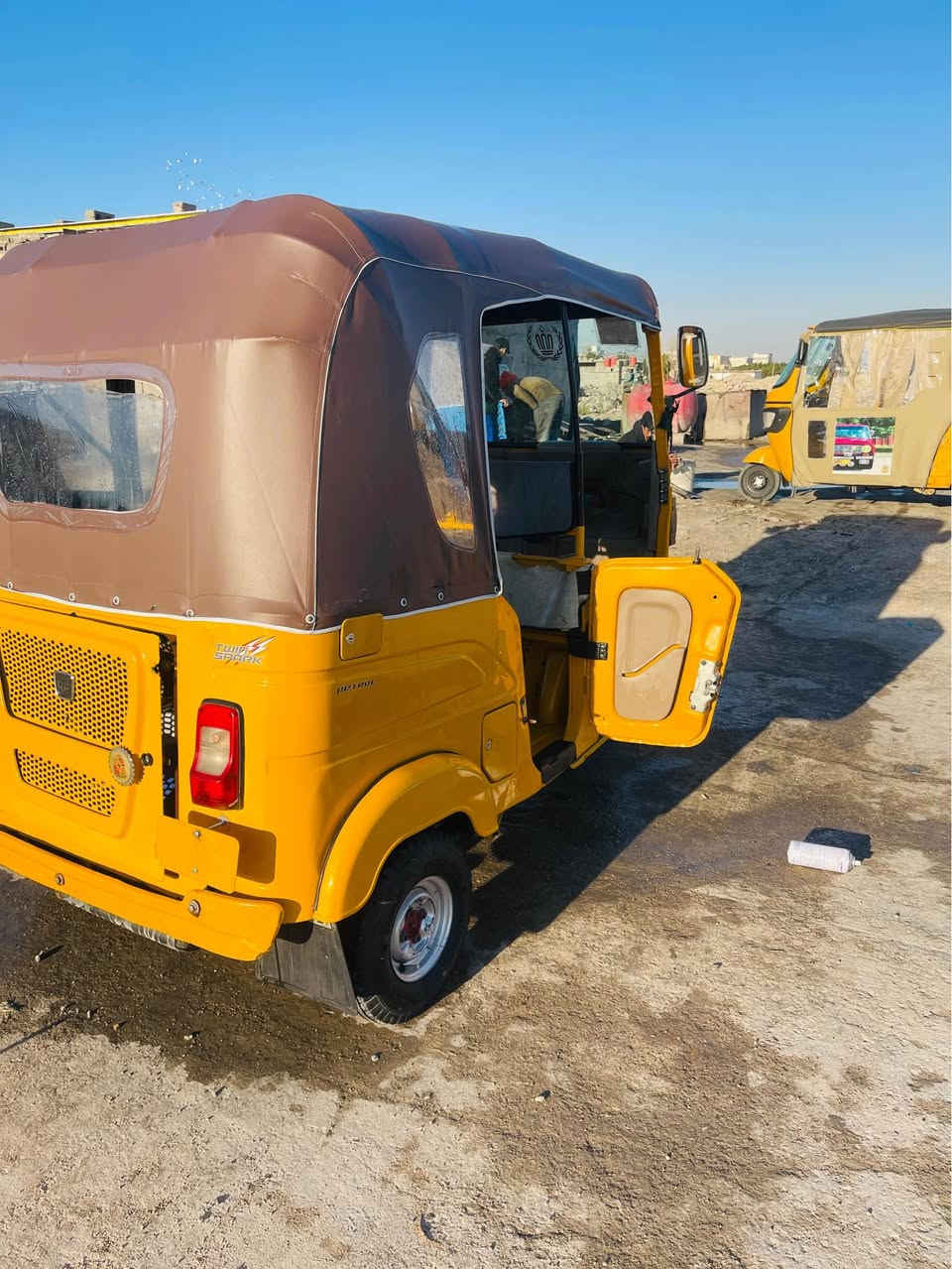 السلام عليكم تكتك باجاج للبيع مديل 2021 شهر 8 
رقم بصره بسمي تحويل ثاني يوم 
بيه ضربه مصلحه 
العنوان بصره حي الاصدقاء 
سعر ب 6 مليون وبيه مجال
*********** البصرة, العراق
