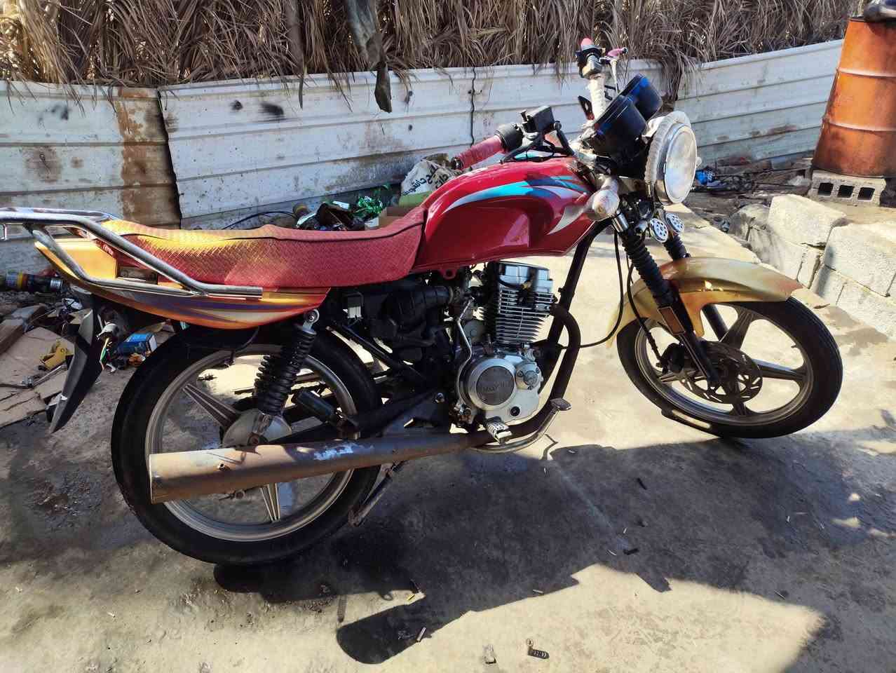 السلام عليكم دايوان 

كلك مكفول  مكينه مكفوله 

يحتاجله بك لايت واشاره باقي الدراجه كله شغاله 

سعره 375

مكاني كربلاء طوريج 

***********
