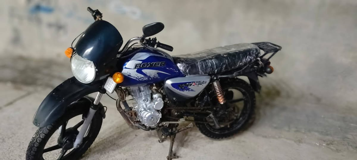 السلام عليكم
للبيع بوكسر 2018 

مرقمه سنويه باسمي 
السعر 1,500,000

محور مكينة ستوته 2025 

للاستفسار 

***********

***********
