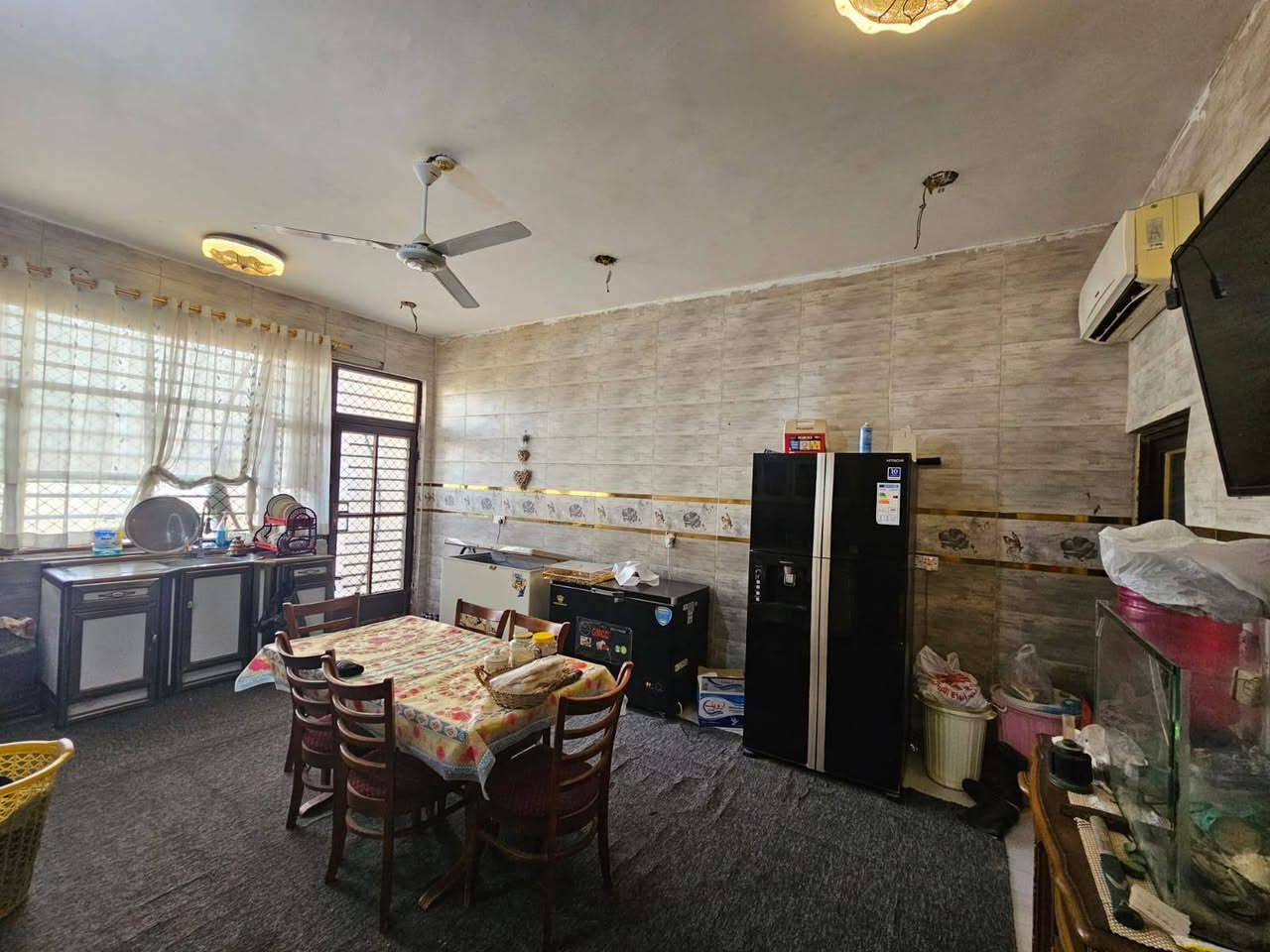 🔹دار 6غرف مطلوب عقاري بالخاجية🔹
🔹رقم الاعلان (139)
::::::::::::::::::::::::::::::::::
🔹المنطقة:-8000
🔹نوع العقار:-دار سكن
🔹المساحة:-200م
🔹الوجه:-10م
🔹النزال:-20م
🔹عرض الشارع:- 12م
🔹سنة البناء:-2018
🔹عدد الطوابق:-طابقين 
🔹تفاصيل البناء::-
🔹الطابق الاول يتكون من::استقبال  وهول ومطبخ وغرف نوم عدد(2)وصحيات 
🔹الطابق الثاني يتكون من:: غرف نوم عدد (4)وصحيات
🔹أقرب نقطة::- قرب مدارس
 
👈و لمزيد من التفاصيل يرجى التعليق (((ب تم)))

او الاتصال على الرقم التالي ***********

👈او زياره مقرنا الكائن في
الخاجية شارع 40 
مجاور الابتسامة الذهبية
