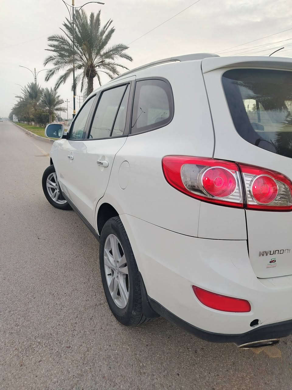 السلام عليكم
السعر 190 
هونداي سنتافي خليجي 2011 
كفاله حته من البارد
سياره جديدة 
رقم بابل رقم مميز بسمي 
مواصفات سياره 
7راكب 
3قطع تبريد 
حجم المكينه 3500
كامرة 
تحكم ستيرن جهتين 
فتحه سقف 
فورويل 
سيارة بسمي رقم دولي جديد 

عنواني كربلاء الحسينيه الوند
الاستفسار اتصل. ***********
