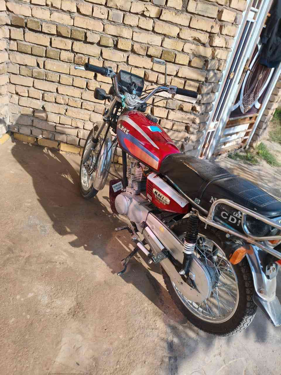 االسلام عليكم  شباب   دراجه شاصي اوراق اصولي   19  بيها مكينه 19  وباقي 25 شلامجه كلها  الدراجه مبدل بيها ولفات.   والدراجه شوفت عينكم عازلها بس ترتيب  ***********... سعر 775
