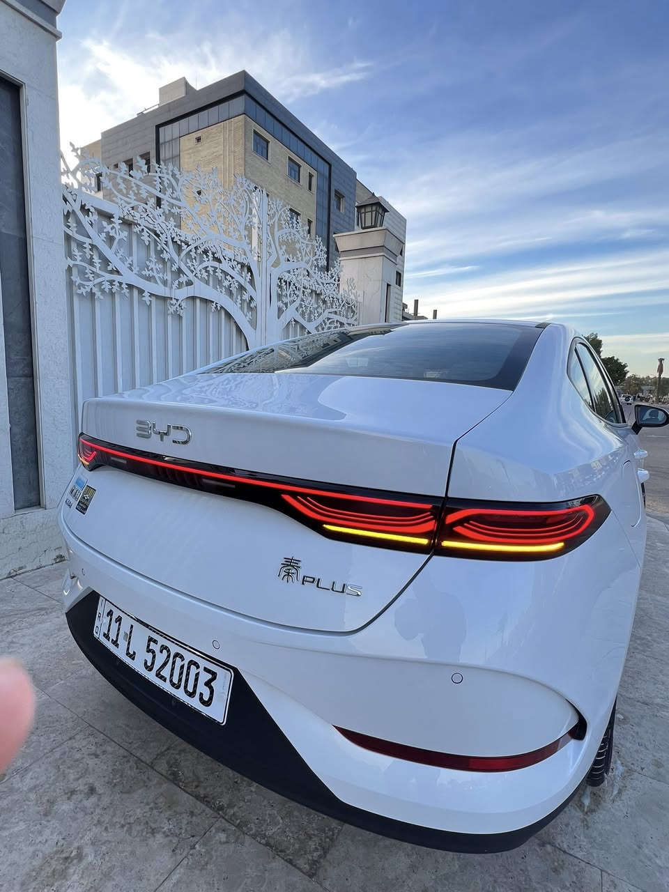 السلام عليكم الشراء يتصل بدون تعليقات رجاءا🤍
*********** واتساب متوفر واتصال
بي واي دي جن بلاص 
موديل 2025 مرقم جاهز
اللون ابيض
هايبرد و كهرباء و بانزين
تشغيل عن بعد 
كراسي جلد
كامرات 360د
تثبيت السرعه
محرك 1500
حساسات خلفيه
شاشة وسطية
زيرووو 
كفاله عامة 
ماشية 3500km
السعر 19مليون و 100 مجال حگ لجيه
مكانها شارع فلسطين او مشتل
