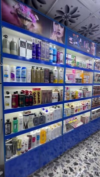 محل كوزمتك مع نسائية كامل للبيع ابيعلك جوة سعر الجملة شلعة كاملة   075...