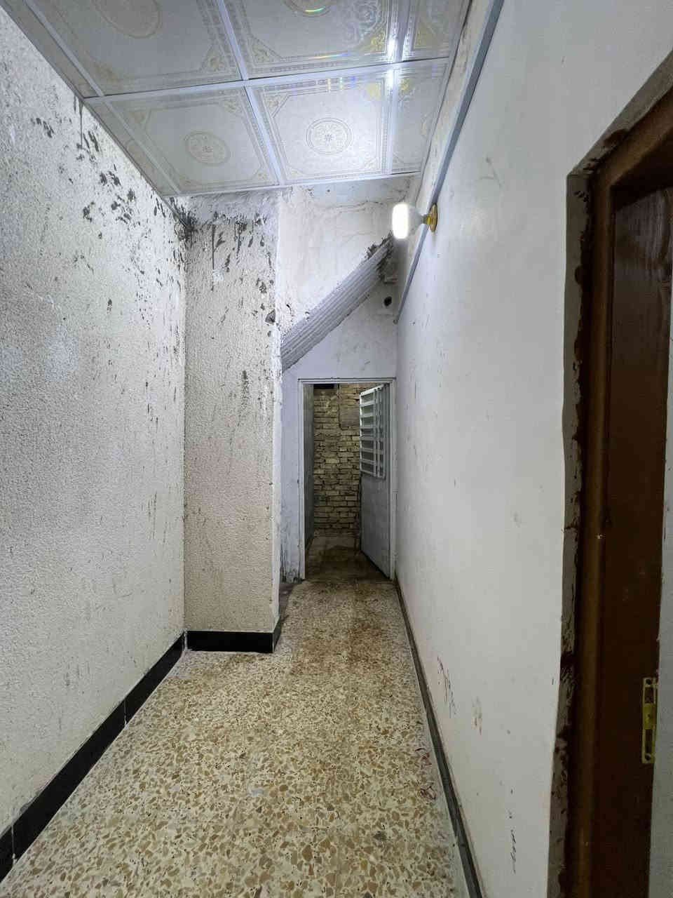 سلام عليكم بيت الايجار حي الأصدقاء غرب شارع عشرين 
تفاصيل البيت غرفتين وصاله ومطبخ وصحيات 
سعر الايجار 425 قابل للتفاوض 
الاستفسار ***********
