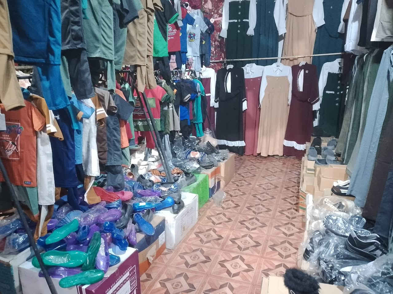 محلات البسة وازياء علي (رجالي نسائية _اطفال) سوق التقاطع مجاور الجامع اسعار الملابس مناسبه ويبقون مفتحين المحلات الى منتصف الليل ملابس تنزيلات بمناسبة عيد الفطر ابو فاطمه ال عيفان علان مجاني


**إذا كنت صاحب هذا الإعلان وتريد حذفه لأي سبب، رجاءا أرسل رسالة إلى الدعم الفني**