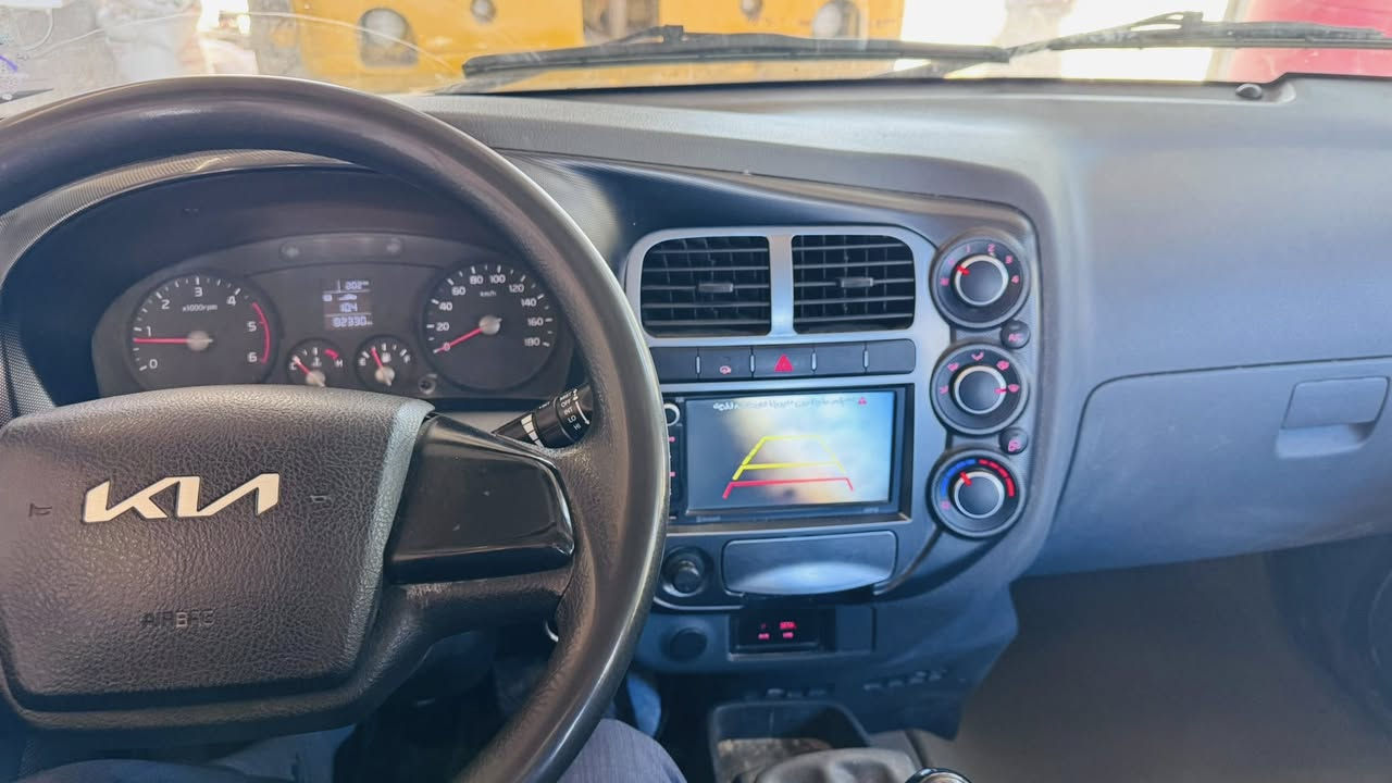 السلام عليكم كيه للبيع موديل 2024 رقم بابل مصفره ضريبه غرامات تحويل مباشر مكفوله كفالة عامه تبريد حداديه كير محرك كله شركه سعر 175 وبيه مجال 
***********
