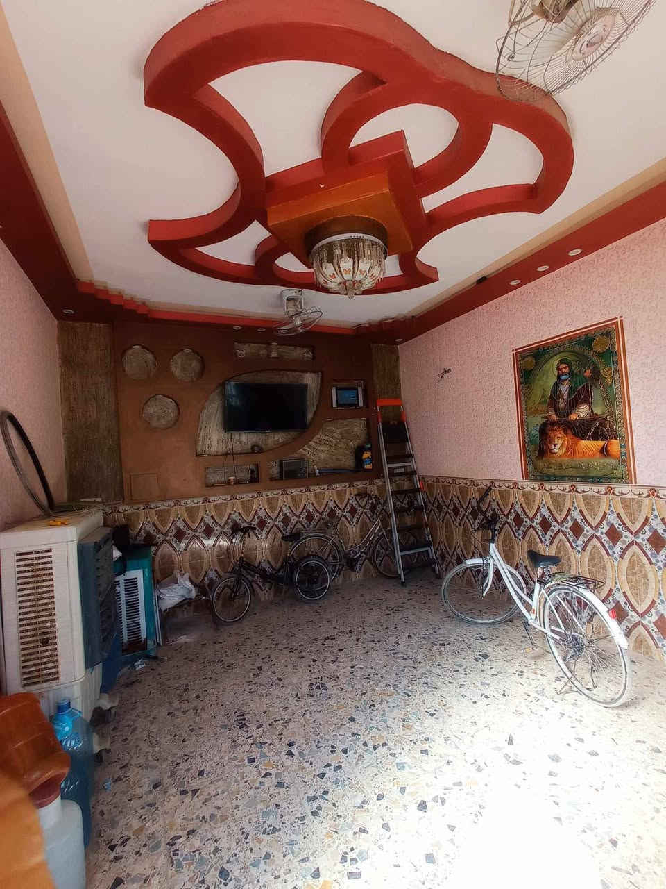 السلام عليكم بيت للبيع في كربلاء گنطرة السلام المساحة 100 متر طابقين يحتوي على 3 غرف نوم واستقبال خارجية يصلح حسينية للزوار للاستفسار الاتصال على الرقم ***********
