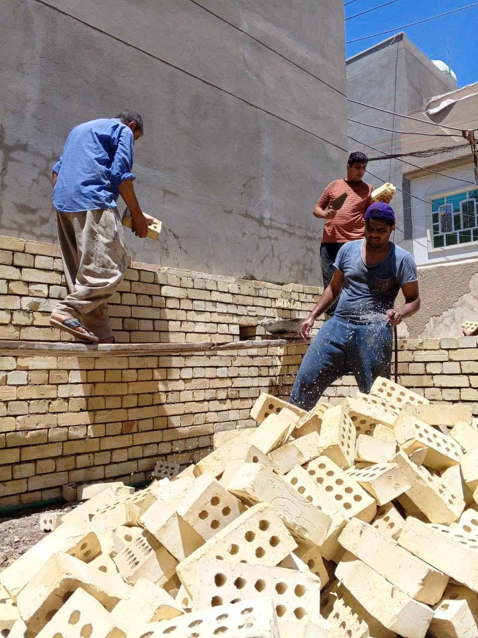 السلام عليكم خلفات بناء وسيراميك 
و مقاولات عامه نشتغل كراخ ورصافه 
تواصيل ع خاص و رقم ***********
ابو علي الشمري
