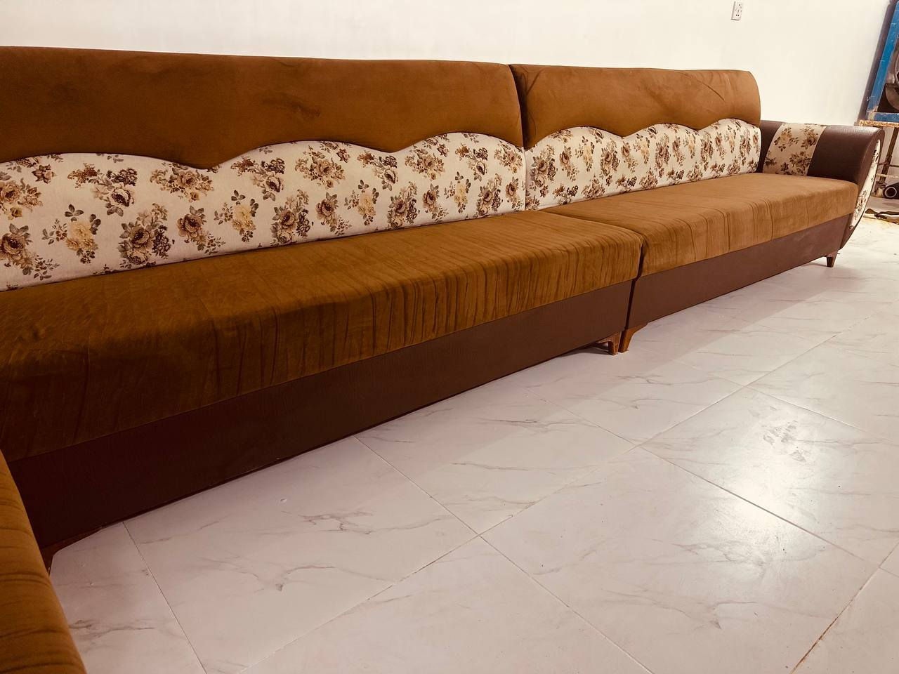 قنفه مستعمل 10 نفرات بس امغلف الگاعيه 
السعر: 150 الف قفل 
الخشب ولاسفنج كلش زين درجه اوله
عنوان اربيل مامزاوه
يوجد عندنه توصيل في اربيل و موصل فقط
للتواصل ***********/***********
الرقمين عليهم واتساب
