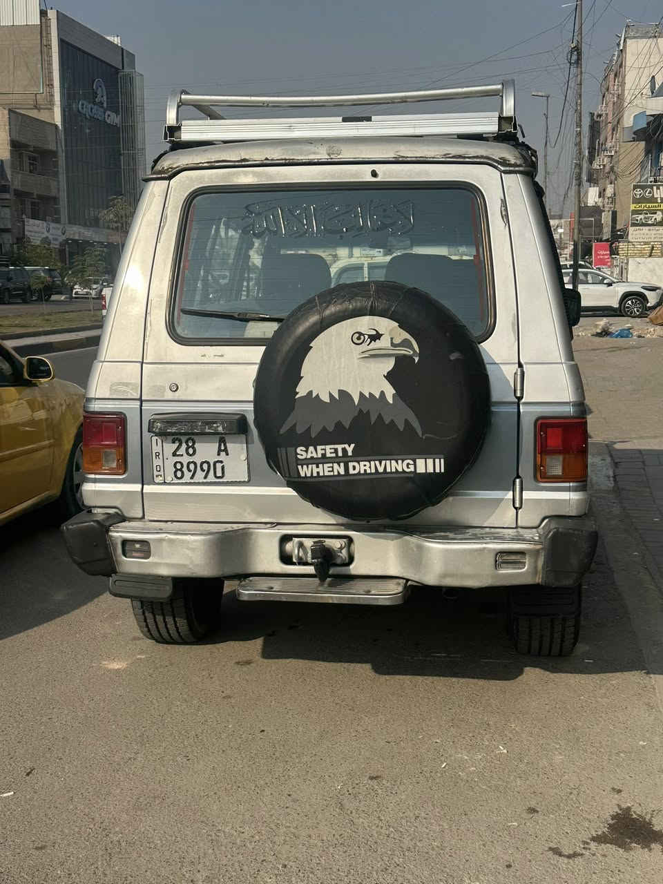 السلام عليكم 
كالوبر موديل ١٩٩٢ 
رقم نجف موضح بالصور سنوية تنتهي ٢٠٢٩ هزة جديدة بدون غرامات مصفرة 
محرك ٦ سلندر مكفول ٣٠٠٠ بلادي 
كير عادي مكفول 
صدر جديد 
كهربائيات كلها بلادية 
تخم تاير جديد 
فور ويل شغال 
اخوان السيارة مصروف عليها وتصليح مضبوط مو تلزك
السعر ٥٥ وبالعافية على الياخذها 
عنوانها بغداد 
شارع فلسطين 
***********
