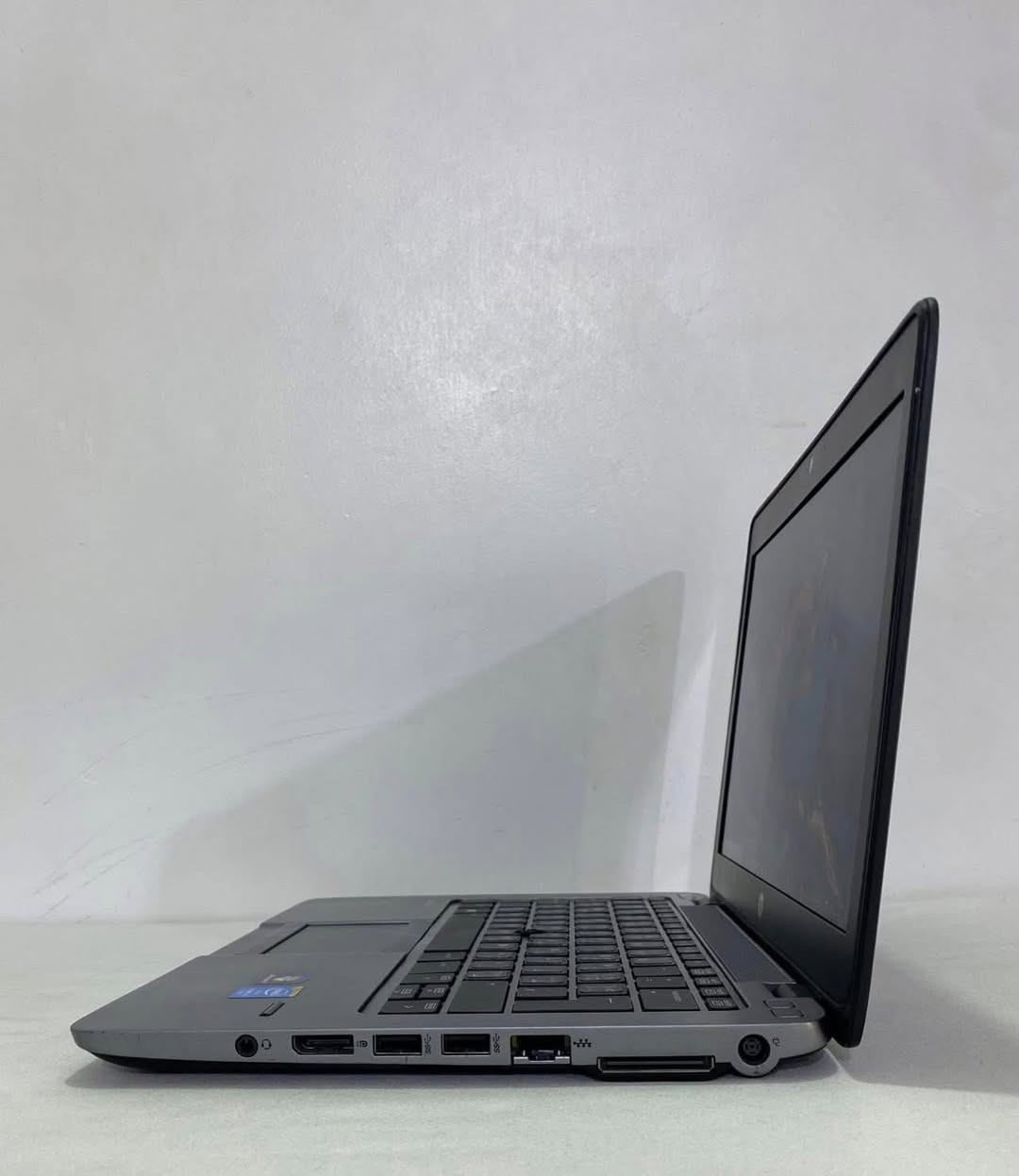 HP EliteBook 820 G2 لابتوب
{ المواصفات التقنية:

المعالج: Intel® CoreTm i7 - الجيل الخامس

الرام: 8GB DDR3 - أداء ممتاز للمهام اليومية

هارد 256ssd 

الشاشة: 12.5 إنش - خفيف وصغير الحجم، مناسب للتنقل

 كرت الشاشة: Intel HD Graphics - 4GB داخلي

الكيبورد: ستيكر عربي/إنكليزي


**إذا كنت صاحب هذا الإعلان وتريد حذفه لأي سبب، رجاءا أرسل رسالة إلى الدعم الفني**