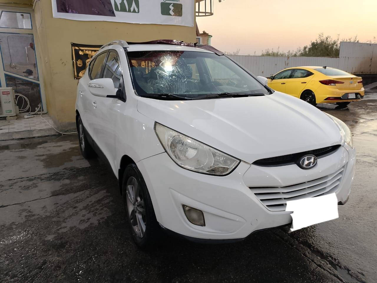 توسان 2014 خليجي نص فول رقم اربيل دولي جديد قبل 3 اشهر تم تثبيته ..تريد وكاله تريد مداور 

بيها جاملغ امامي جهة السايق صبغ وباب السكن مبدل نفس اللون وبارد قليل بالجنطه والباقي مكفول سونارها موجود بالصور
محرك 2000 دوش بحاله ممتازه تخم تاير جديد حداديه جديده .تبريد شغال بحاله جيده جدا ..السياره جاهزه مابيها اي نقص .
مكان السياره الحله / المركز 
للاتصال بالرقم مع واتساب
*********** حلة, بابل
