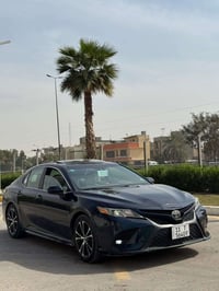 من رخصت  كامري للبيع مديل ١٨  امريكي حادث قبق جنطه  واضح بل صور بدون  ...