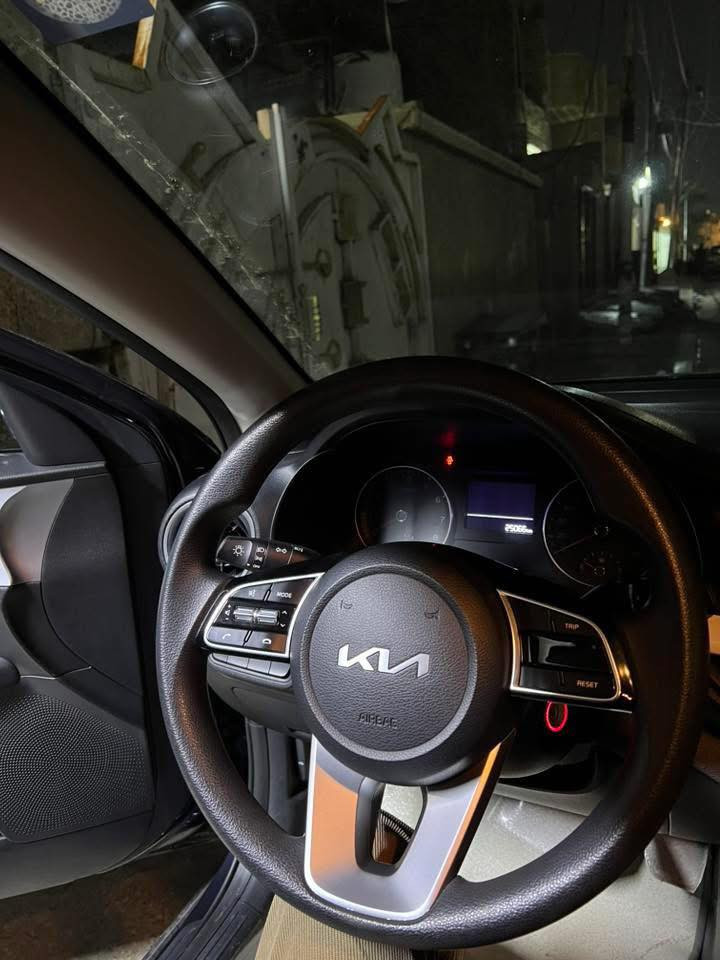 السلام عليكم سيراتو 23 محرك 1600 دوش رقم بغداد ماشيه 27 وقابله للزيادة السياره مكفوله مدوشمه عام 
السعر 158 وبيها مجال قليل 
***********
