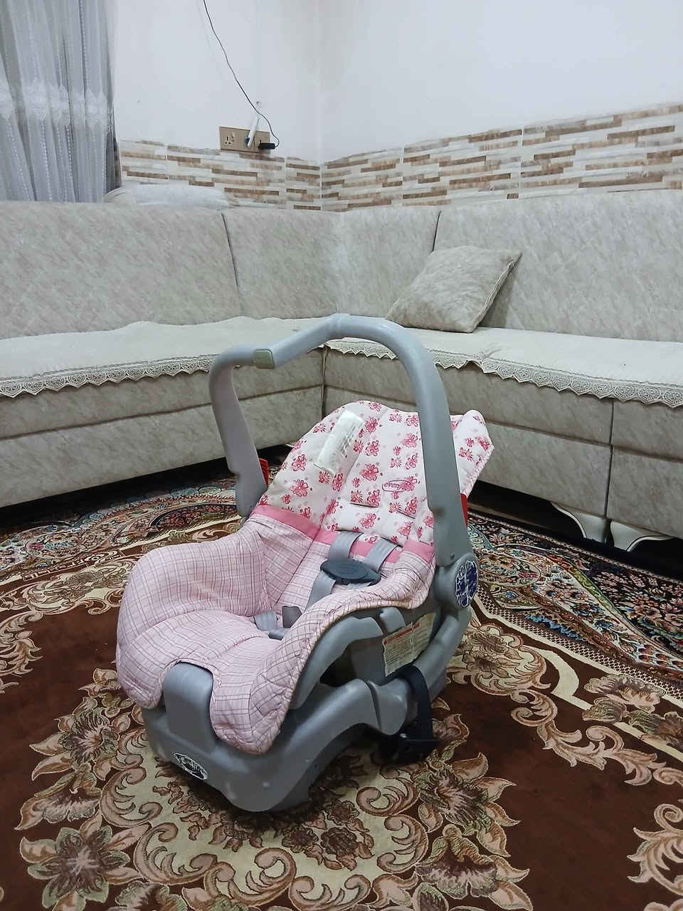 کاریکۆتی مناڵ وەک کورسی ناوسەیارەش بەکاریەت ئەوروپیە مارکەی evenflo زۆر تازەو بێعەیبە ، قاعیدەکەی خۆی لەگەڵایە ، قایشی بەستنەوەی هەیە ، زۆر تۆکمەیە و لەتازە لەدایک بوەوە بۆی ئەبێ تانزیکی دوساڵ
سعریشی زۆر گونجاوە قفڵی 15 هەزارە بێ معامەلە
سلێمانی ، گەیاندن هەیە*********** السليمانية, العراق
