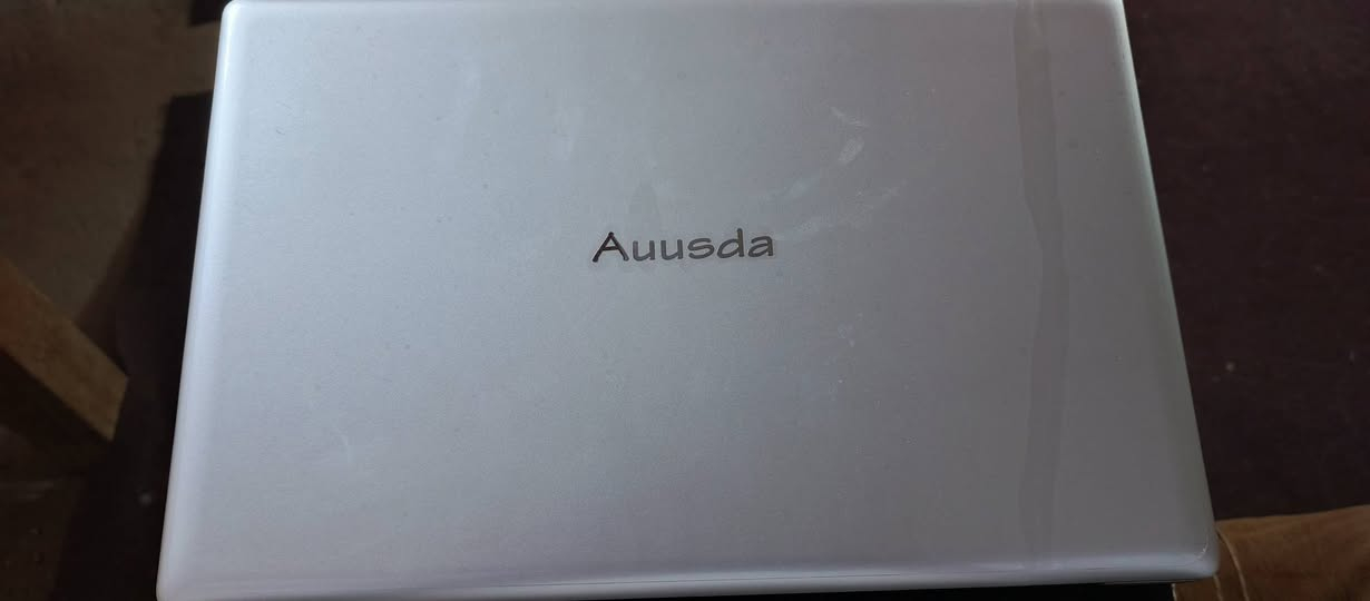 لابتوب للبيع؟
ذاكرة 256
رام 8
لابتوب اوساده نوعيته مكتبي نظيف وكدام العين شرط؟ 
اضافة الى 5 كيبوردات ويا وشاحنة اصلية 

السعر 200 وبي مجال 
***********
