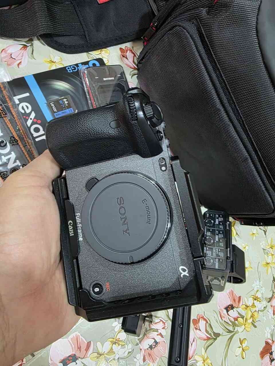 سوني FX3 نظيفه جدا جدا شتر 2k
تصوير فديو 14 ساعه  اخت الجديد ملحقات 

( بكج حديد. ، هاندر ، رام ، جنطه ، شاحن دبل )

السعر 4 ملاين و 300 الف قفل 🔒 نهايتها

بيع. او مرواس مع سوني 4 مع دفع الفرق 

مكاني بابل 

***********
