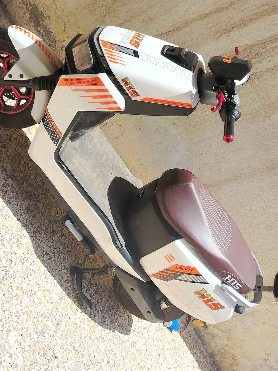 ماوطور شحن للبيع ملف ٢٥٠٠ سرعه ٧٠حقيقي يمشيك من ٦٥كيلو الى ٧٥كيلو المطور صارلي شهر من مخذو ١١٥٠ وطالب علي ٩٥٠  للتوصل ***********
