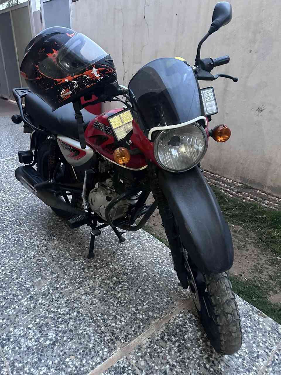 ***********سلام عليكم بوكسر جبلي للبيع موديل 2023 شهر 11رقم وسنويه بغداد نگليزي تحويل مباشر كهربائيات شقاله كلهه محرك ناعم الشراي يتصل السعر 2200 بيهه مجال بصيط واتساب 
‭0788 784 3805‬مكان بغداد الدراجه مكفوله من كل النواحي
