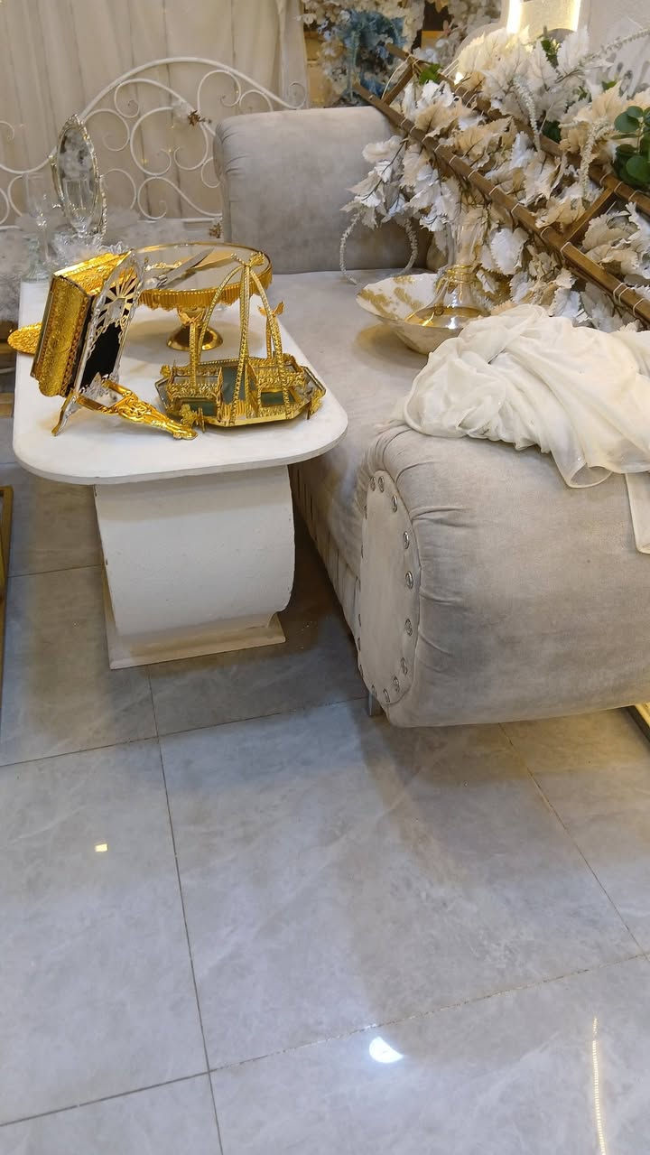 شازلون للبيع نظيف جدا
للاستفسار لاتصال على الرقم التالي ***********
