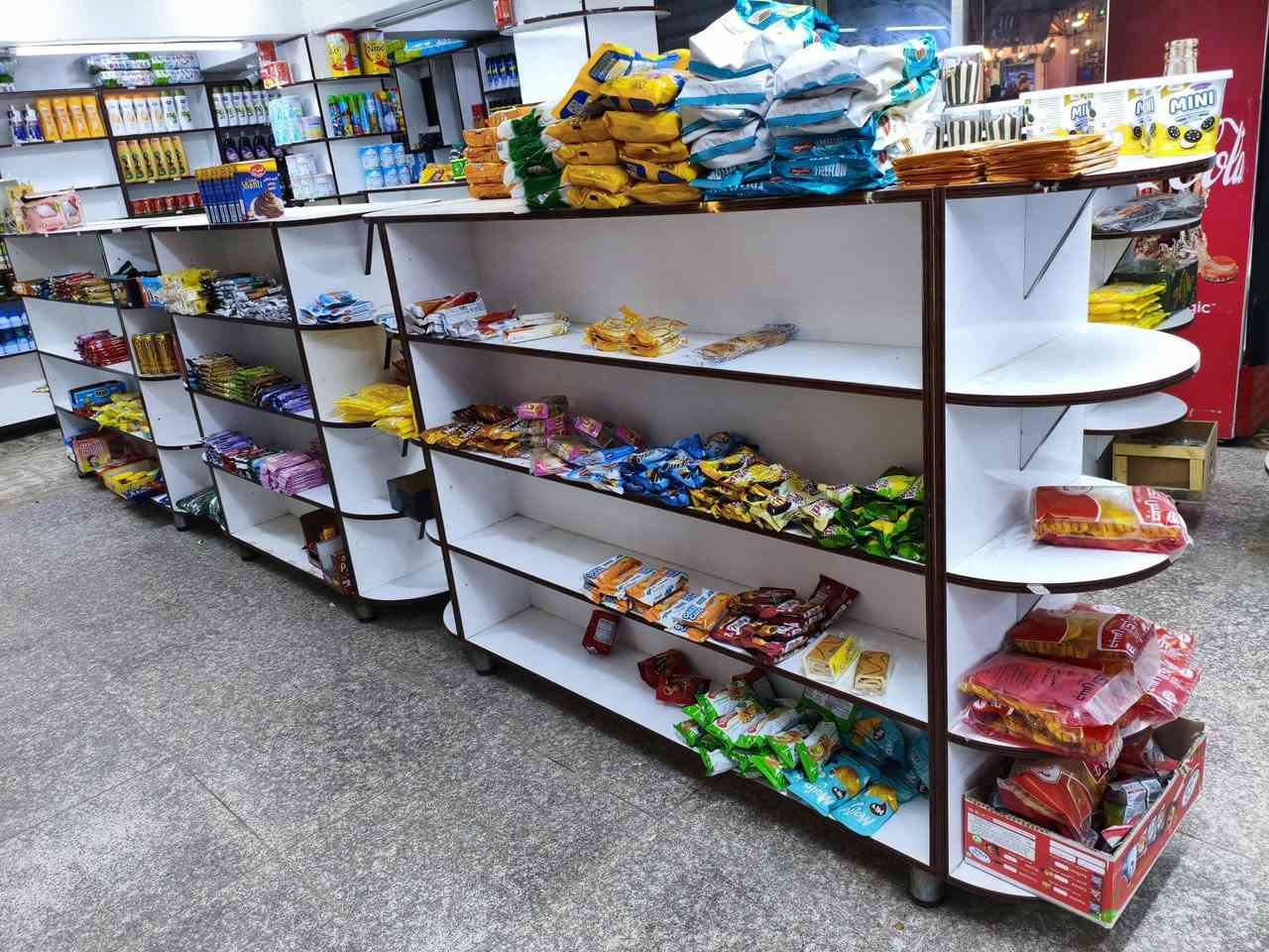 سلام عليكم عيني شباب عندي رفوف +سفن +مجمده +مولد 30كيفي نضيفه
العلوان ميسان المجر الكبير رقم مبايل***********
