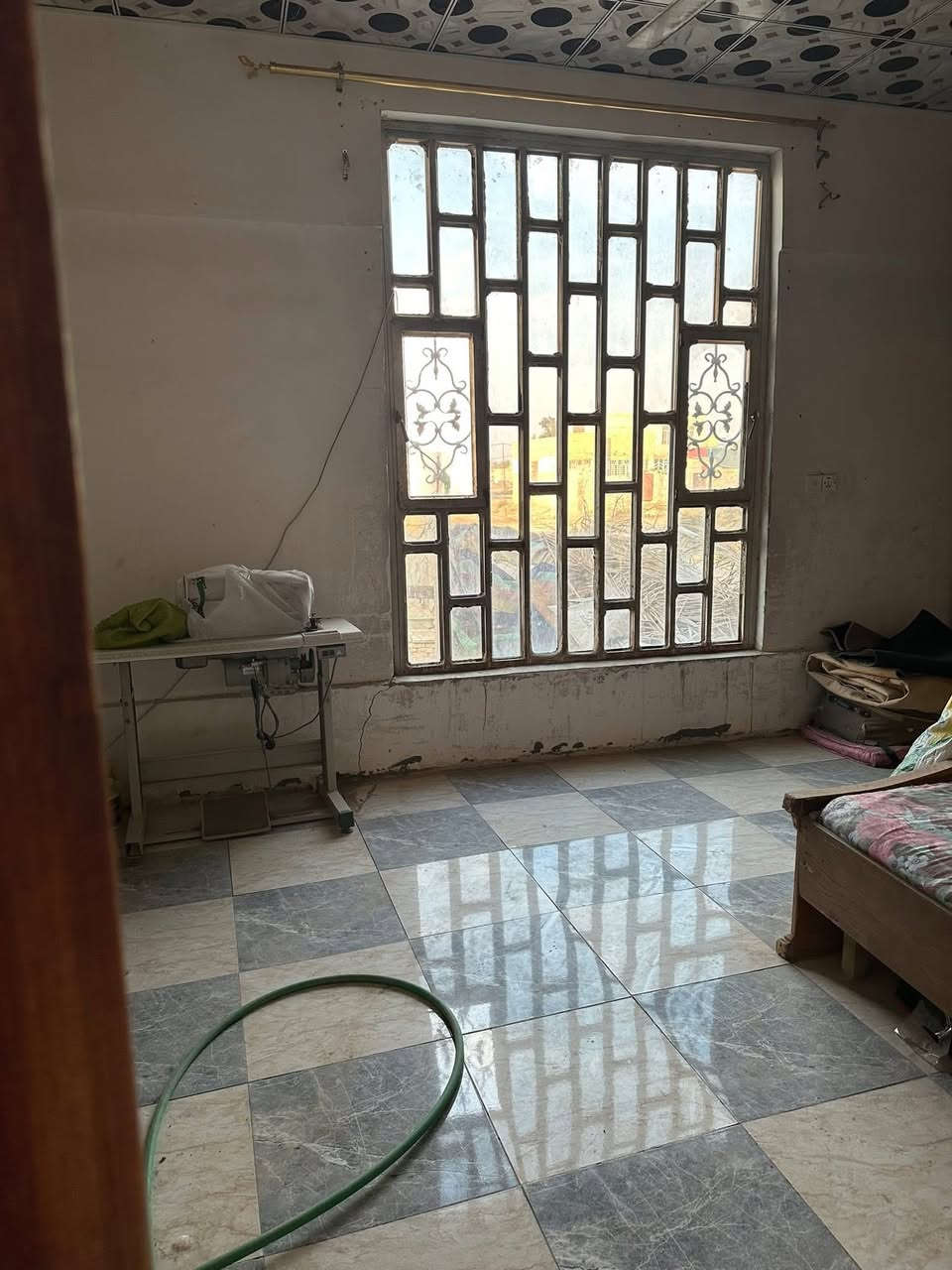 دار للبيع زراعي سند ٢٥ مساحته ٤٠٠ بناء مسلح حي الغدير مقابل الخمسه دونم ..مباشرا على التبليط .طابق واحد ..السعر ٨٩ للاستفسار ‭٠٧٨٢ ١٦١ ٨٦١٥‬
