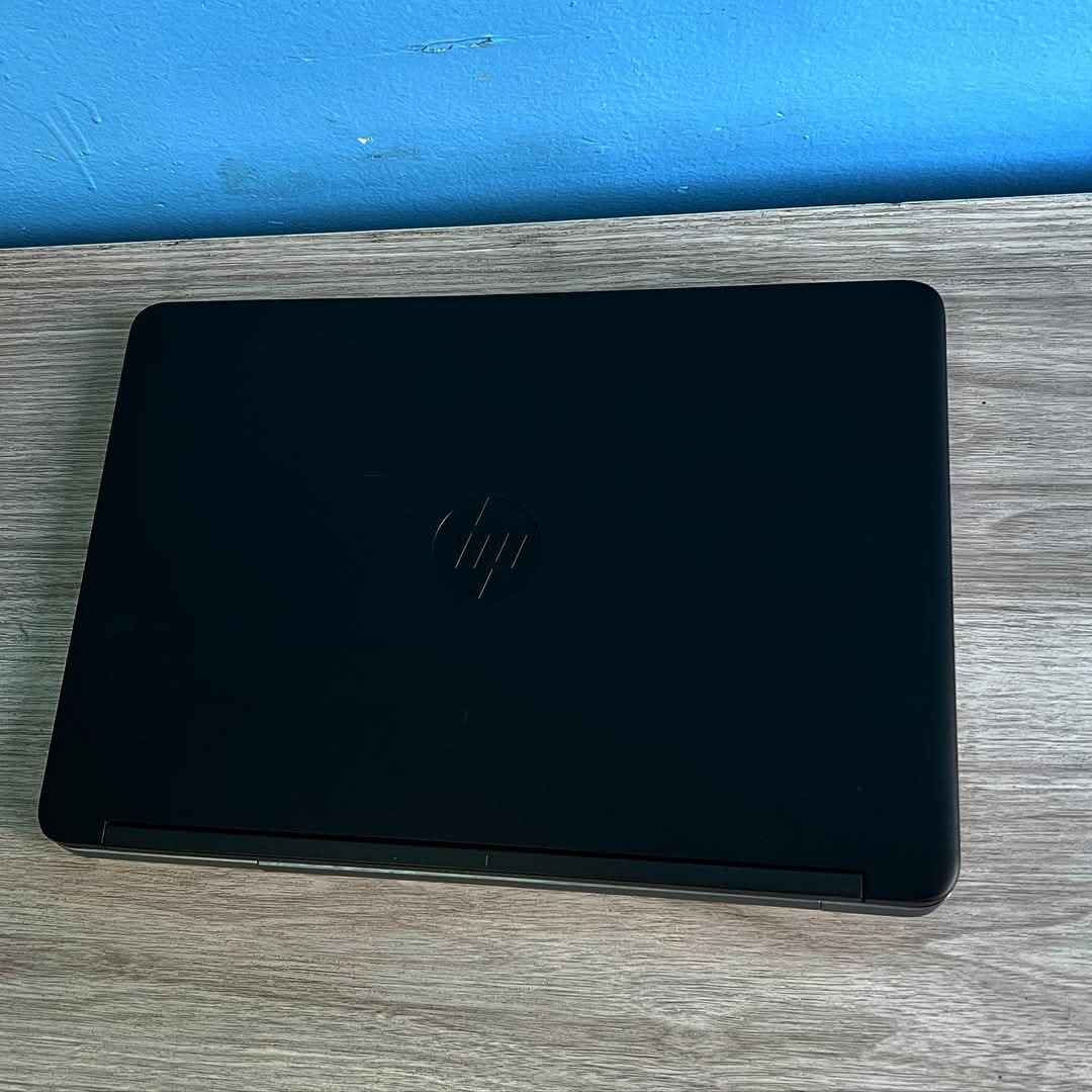 لابتوب أمريكي HP ProBook 640 G1   
مواصفات حلوة ومناسبة لكلشي

المعالج Core i5 جيل رابع، يركض ركض 🏃‍♂️💨
الرام 8 جيجا والهارد 256 SSD يعني السرعة طيارة  🚀✈️
حجم 14.1، خفيفة وتخليها بالجنطة وتنسى انت شايل لابتوب 🎒✨

البطارية زينة وتدوم عندي 4 الى 5 ساعات استعمال دراسة، تفيدك بالكهرباء الوطنية التعبانة 🔋⚡ تفيد الطلاب، الطباعة، التصفح والبرمجة والألعاب، وتفيد اللي يريد يسوي روحه يشتغل وهو كاعد يكلب بالفيس 🌚📝

لسعر 155 ألف بس! يعني سعر غدة نفرين بمطعم مرتب 🍔🍟💸 ملاحظة: السعر نهائي، لا تكلي "طالب وراعينا"، هو السعر أصلاً مال طالب راسب ويريد ينجح 😂🚫🔨 حلة, بابل


**إذا كنت صاحب هذا الإعلان وتريد حذفه لأي سبب، رجاءا أرسل رسالة إلى الدعم الفني**