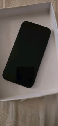 ايفون XR مبدل شاشة واكف فيس ايدي الباقي مابي شي شغال وحلو السعر ١٠٠