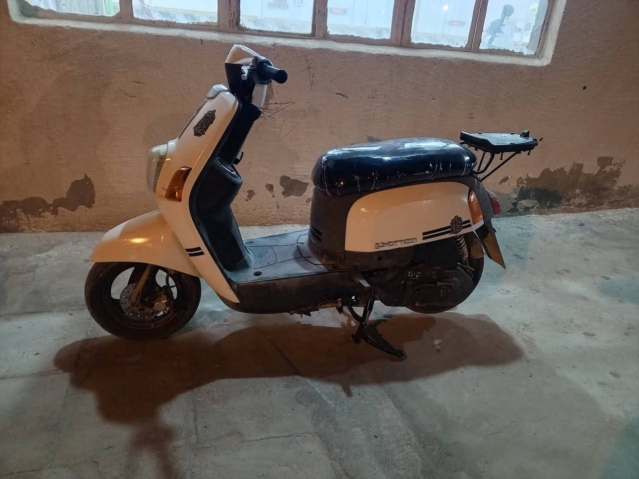 سلام عليكم
دراجهه ماكس بوليس 

ما مفتوحه مكينه خرسه نعامه تخبل 

سلف هندر شغال 

كهربائيات شغالهه

بس الكفر البيض تجاري فقط😉

عداد بانزين شغال بس سرعه واير يرادلهه 

دراجهه خير من الله ماشيهه 24الف وكثر 
مكاني كرمه علي 
السعر 775وبيهه مجال غليل 

رقمي ***********
