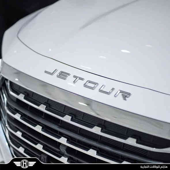 X70 Plus 1.5 جيتور
الموديل: 2025
المحرك: 4 أسطوانات 1.5L تيربو 156 حصان
ناقل الحركة: اوتوماتيكي من 6 سرعات
العداد: ٢٠٠٠
استهلاك الوقود: 7.6 لتر لكل 100 كم
السعر:24.000.000 مليون دينار عراقي
المواصفات
*7  راكب
إطارات قياس 20 إنچ
فتحة سقف بانوراما
4 وسائد هوائية
كاميرات محيطية 360 درجة
شاشة عرض ترفيهية بقياس  10.25إنچ
شاشة عدادات بقياس 10.25 إنچ
نظام كار بيت لعرض شاشة الهاتف المحمول
بلوتوث / هاتف السيارة
نظام تحذير مغادرة المسار
مثبت السرعة
نظام مراقبة نقطة عمياء
حساسات اصطفاف خلفية
نظام الفرامل اليدوية الاوتوماتيكي Autohold
وضعيات قيادة متعددة
دخول ذكي (بصمة)
صندوق كهربائي
مقصورة الركاب من الجلد الفاخر
مقعد السائق كهربائي
مسند الذراع الوسطي مع ثلاجة
إنارة ترحيبية
عتبات الأبواب مضيئة
مصابيح نهارية LED
المصابيح الامامية تعمل اوتوماتيكياً
المرايا الجانبية قابلة للطي كهربائياً
وظيفة تنقية الهواء (فلتر N95)
خاصية إغلاق الشبابيك وفتحة السقف عن بعد
الون * أبيض . ***********
