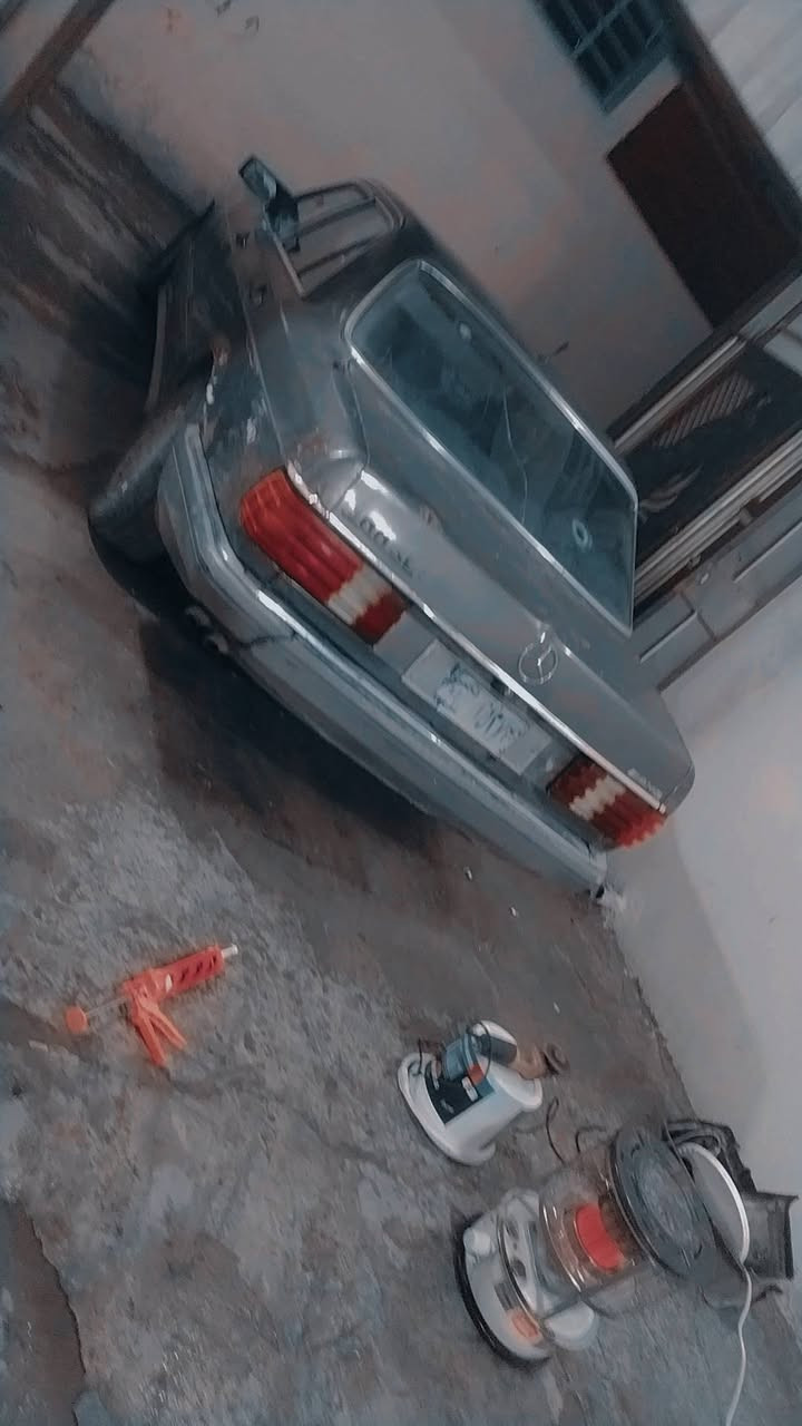 مارسدس جامبو رئاسي 
موديل 1984 
كير ومحرك بطة 2.5 vvt
كير توماتيك + سلايت 
 اكسن شرط 
بدون ضرر
 ينرادلها ترتيب
 شرط تحويل
رقم الهاتف *********** 
سعر 20 $
